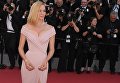 Актриса Ума Турман на красной дорожке церемонии открытия 70-го Каннского международного кинофестиваля Актриса Ума Турман на красной дорожке церемонии открытия 70-го Каннского международного кинофестиваля