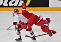 Игрок сборной России Никита Кучеров и игрок сборной Чехии Якуб Ержабек в матче 1/4 финала чемпионата мира по хоккею 2017 между сборными командами России и Чехии Игрок сборной России Никита Кучеров и игрок сборной Чехии Якуб Ержабек в матче 1/4 финала чемпионата мира по хоккею 2017 между сборными командами России и Чехии