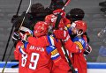 Игроки сборной России радуются заброшенной шайбе в матче 1/4 финала чемпионата мира по хоккею 2017 между сборными командами России и Чехии Игроки сборной России радуются заброшенной шайбе в матче 1/4 финала чемпионата мира по хоккею 2017 между сборными командами России и Чехии
