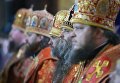 Священнослужители во время встречи в храме Христа Спасителя ковчега с мощами святителя Николая Чудотворца, доставленного спецбортом из итальянского города Бари Священнослужители во время встречи в храме Христа Спасителя ковчега с мощами святителя Николая Чудотворца, доставленного спецбортом из итальянского города Бари