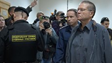 Бывший министр экономического развития РФ Алексей Улюкаев в здании Басманного суда города Москвы. Архивное фото Бывший министр экономического развития РФ Алексей Улюкаев в здании Басманного суда города Москвы. Архивное фото
