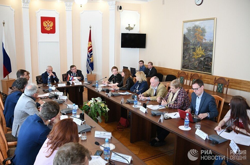 С участниками пресс-тура, организованного Постоянным Комитетом Союзного государства и МИА Россия сегодня, встретились Государственный секретарь Союзного государства Григорий Рапота и губернатор Ивановской области Павел Коньков С участниками пресс-тура, организованного Постоянным Комитетом Союзного государства и МИА Россия сегодня, встретились Государственный секретарь Союзного государства Григорий Рапота и губернатор Ивановской области Павел Коньков