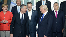 Генсек НАТО Йенс Столтенберг и президент США Дональд Трамп на саммите НАТО в Брюсселе Генсек НАТО Йенс Столтенберг и президент США Дональд Трамп на саммите НАТО в Брюсселе