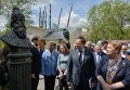 Министр культуры РФ Владимир Мединский и министр образования и науки РФ Ольга Васильева на открытии Аллеи Правителей в Москве Министр культуры РФ Владимир Мединский и министр образования и науки РФ Ольга Васильева на открытии Аллеи Правителей в Москве