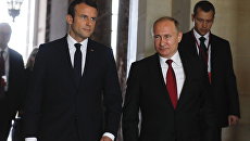 Президент РФ Владимир Путин и президент Франции Эммануэль Макрон во время встречи в Версальском дворце. 29 мая 2017 Президент РФ Владимир Путин и президент Франции Эммануэль Макрон во время встречи в Версальском дворце. 29 мая 2017