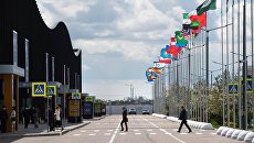 Флаги стран-участниц Санкт-Петербургского международного экономического форума 2017 у выставочного комплекса Ленэкспо Флаги стран-участниц Санкт-Петербургского международного экономического форума 2017 у выставочного комплекса Ленэкспо