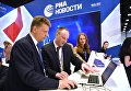 Министр транспорта РФ Максим Соколов и заместитель главного редактора - директор главной дирекции информации МИА Россия сегодня Дмитрий Горностаев Министр транспорта РФ Максим Соколов и заместитель главного редактора - директор главной дирекции информации МИА Россия сегодня Дмитрий Горностаев