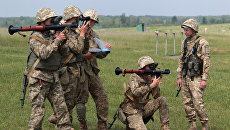 Военнослужащие вооруженных сил Украины во время военных учений на Яворовском полигоне во Львовской области Военнослужащие вооруженных сил Украины во время военных учений на Яворовском полигоне во Львовской области