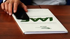 Папка с символикой Международной ассоциации легкоатлетических федераций (IAAF). Архивное фото Папка с символикой Международной ассоциации легкоатлетических федераций (IAAF). Архивное фото