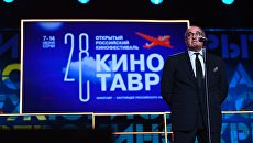 Продюсер Александр Роднянский на торжественной церемонии открытия 28-го Открытого российского кинофестиваля Кинотавр в Сочи Продюсер Александр Роднянский на торжественной церемонии открытия 28-го Открытого российского кинофестиваля Кинотавр в Сочи