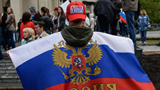 Участник праздничного митинга в честь Дня России Участник праздничного митинга в честь Дня России