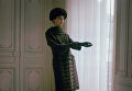 Модель демонстрирует коллекцию Осень-зима 1958-1959 французского модельера Пьера Кардена Модель демонстрирует коллекцию Осень-зима 1958-1959 французского модельера Пьера Кардена