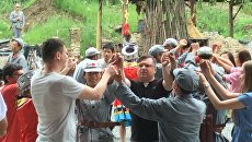 Россияне на представлении по теме Красных маршрутов в районе китайского города Цзуньи. Архивное фото Россияне на представлении по теме Красных маршрутов в районе китайского города Цзуньи. Архивное фото