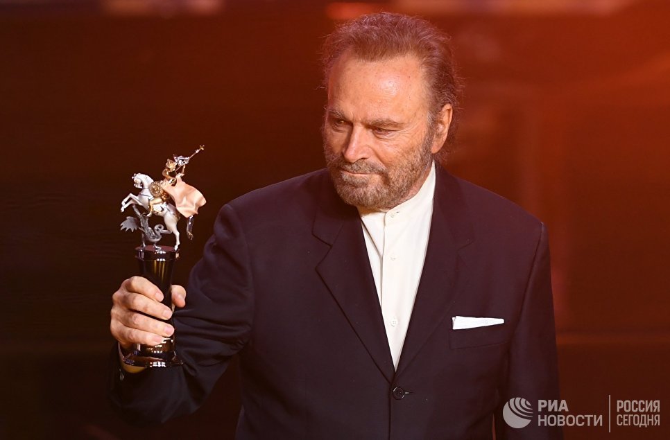 Итальянский актёр Франко Неро на церемонии открытия 39-го Московского международного кинофестиваля в Москве Итальянский актёр Франко Неро на церемонии открытия 39-го Московского международного кинофестиваля в Москве