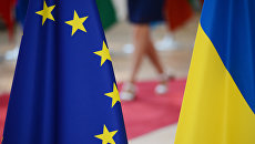 Флаги Украины и Европейского Союза Флаги Украины и Европейского Союза