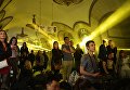 Зрители во время показа фрагментов из лучших спектаклей театра артистами Кремлёвского балета в рамках представления Ночь русского балета на платформе станции московского метрополитена Новослободская Зрители во время показа фрагментов из лучших спектаклей театра артистами Кремлёвского балета в рамках представления Ночь русского балета на платформе станции московского метрополитена Новослободская
