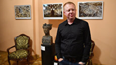 Фотокорреспондент МИА Россия сегодня Валерий Мельников на открытии фотовыставки Война и… мiръ? в фойе Зимина Московского музыкального театра Геликон-опера Фотокорреспондент МИА Россия сегодня Валерий Мельников на открытии фотовыставки Война и… мiръ? в фойе Зимина Московского музыкального театра Геликон-опера