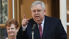 Посол США в России Джон Теффт выступает на приеме по случаю Дня независимости США. 4 июля 2017 Посол США в России Джон Теффт выступает на приеме по случаю Дня независимости США. 4 июля 2017