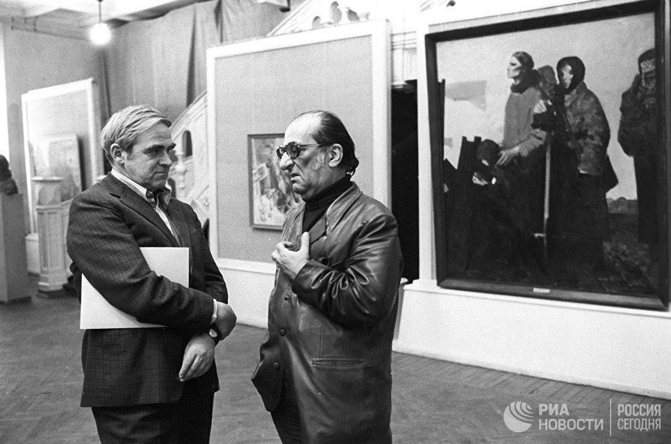 Советский писатель Даниил Александрович Гранин (слева) и народный артист СССР, лауреат Государственных премий, главный режиссер Ленинградского академического Большого драматического театра имени М.Горького Георгий Александрович Товстоногов Советский писатель Даниил Александрович Гранин (слева) и народный артист СССР, лауреат Государственных премий, главный режиссер Ленинградского академического Большого драматического театра имени М.Горького Георгий Александрович Товстоногов