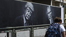 Портреты президента России Владимир Путина и президента США Дональда Трампа в Берлине. 27 июня 2017 Портреты президента России Владимир Путина и президента США Дональда Трампа в Берлине. 27 июня 2017