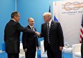 Президент РФ Владимир Путин, министр иностранных дел РФ Сергей Ларов и президент США Дональд Трамп во время беседы на полях саммита лидеров Группы двадцати G20 в Гамбурге. 7 июля 2017 Президент РФ Владимир Путин, министр иностранных дел РФ Сергей Ларов и президент США Дональд Трамп во время беседы на полях саммита лидеров Группы двадцати G20 в Гамбурге. 7 июля 2017
