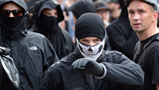 Участники акции протеста во время проведения саммита G20 в Гамбурге. 7 июля 2017 Участники акции протеста во время проведения саммита G20 в Гамбурге. 7 июля 2017
