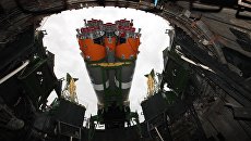 Установка ракеты-носителя Союз-2.1а в пусковую систему стартовой площадки №31 космодрома Байконур. Архивное фото Установка ракеты-носителя Союз-2.1а в пусковую систему стартовой площадки №31 космодрома Байконур. Архивное фото