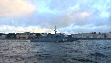 Ночная тренировка боевых кораблей и катеров ВМФ России принимающих участие в Главном Военно-Морском параде в Санкт-Петербурге Ночная тренировка боевых кораблей и катеров ВМФ России принимающих участие в Главном Военно-Морском параде в Санкт-Петербурге