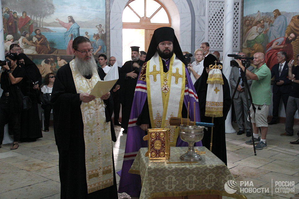 Молебен перед началом церемонии открытия Сергиевского подворья в Иерусалиме Молебен перед началом церемонии открытия Сергиевского подворья в Иерусалиме
