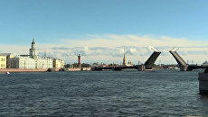 Мосты в Петербурге впервые развели днем для репетиции парада ко Дню ВМФ Мосты в Петербурге впервые развели днем для репетиции парада ко Дню ВМФ