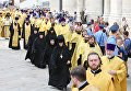 Крестный ход в Москве к памятнику князя Владимира в День крещения Руси Крестный ход в Москве к памятнику князя Владимира в День крещения Руси