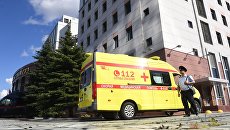 Автомобиль скорой медицинской помощи у здания Московского областного суда, в котором произошла перестрелка. Архивное фото Автомобиль скорой медицинской помощи у здания Московского областного суда, в котором произошла перестрелка. Архивное фото