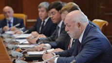 Президент Фонда развития Центра разработки и коммерциализации новых технологий (Сколково) Виктор Вексельберг на заседании попечительского совета фонда. 2 августа 2017 Президент Фонда развития Центра разработки и коммерциализации новых технологий (Сколково) Виктор Вексельберг на заседании попечительского совета фонда. 2 августа 2017