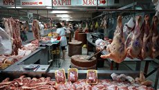 Прилавок с мясом. Архивное фото Прилавок с мясом. Архивное фото