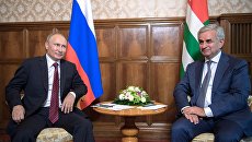 Президент РФ Владимир Путин и президент Республики Абхазия Рауль Хаджимба во время встречи. 8 августа 2017 Президент РФ Владимир Путин и президент Республики Абхазия Рауль Хаджимба во время встречи. 8 августа 2017