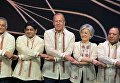 Министр иностранных дел РФ Сергей Лавров во время церемонии совместного фотографирования с министрами иностранных дел стран-участниц АСЕАН перед началом торжественного Галла-ужина на полях саммита в Маниле Министр иностранных дел РФ Сергей Лавров во время церемонии совместного фотографирования с министрами иностранных дел стран-участниц АСЕАН перед началом торжественного Галла-ужина на полях саммита в Маниле