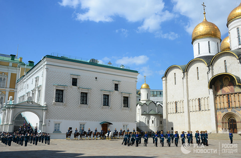 Военнослужащие Президентского полка во время развода конного караула, в рамках подготовки к фестивалю Спасская башня Военнослужащие Президентского полка во время развода конного караула, в рамках подготовки к фестивалю Спасская башня