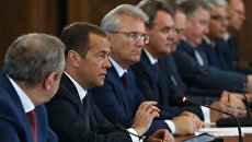 Премьер-министр РФ Дмитрий Медведев на встрече с партийным активом партии Единая Россия Приволжского федерального округа. 11 августа 2017 Премьер-министр РФ Дмитрий Медведев на встрече с партийным активом партии Единая Россия Приволжского федерального округа. 11 августа 2017