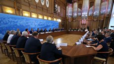 Премьер-министр РФ Дмитрий Медведев на встрече с партийным активом партии Единая Россия Приволжского федерального округа. 11 августа 2017 Премьер-министр РФ Дмитрий Медведев на встрече с партийным активом партии Единая Россия Приволжского федерального округа. 11 августа 2017