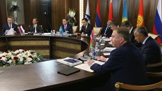 Председатель правительства РФ Дмитрий Медведев на заседании Евразийского межправительственного совета. 14 августа 2017 Председатель правительства РФ Дмитрий Медведев на заседании Евразийского межправительственного совета. 14 августа 2017