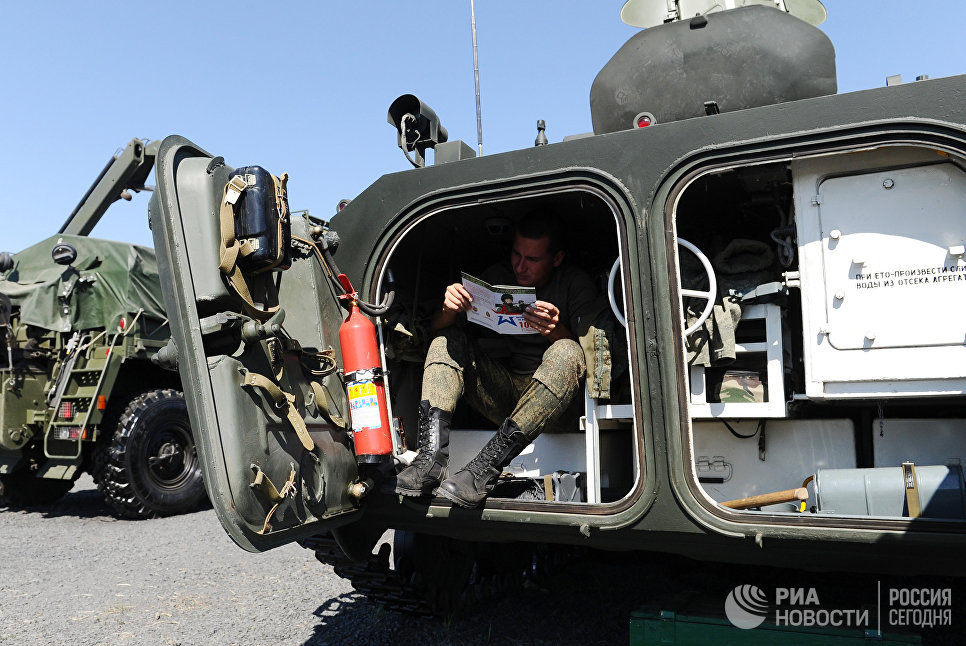 На выставочной площадке на полигоне Кадамовский в Ростовской области во время подготовки к международному военно-техническому форуму Армия-2017 На выставочной площадке на полигоне Кадамовский в Ростовской области во время подготовки к международному военно-техническому форуму Армия-2017