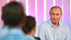 Владимир Путин общается с организаторами и участниками Всероссийского молодежного образовательного форума Таврида на Байкальской косе. 20 августа 2017 Владимир Путин общается с организаторами и участниками Всероссийского молодежного образовательного форума Таврида на Байкальской косе. 20 августа 2017