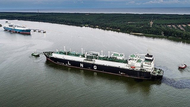 Судно с первой партией сжиженного природного газа из США в Клайпедском морском порту