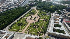 Марсово поле в Санкт-Петербурге. Архивное фото Марсово поле в Санкт-Петербурге. Архивное фото