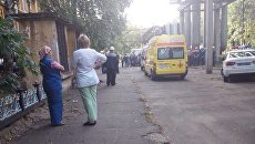 Автомобили скорой помощи и полиции на месте убийства на территории завода ГАЗ в Нижнем Новгороде Автомобили скорой помощи и полиции на месте убийства на территории завода ГАЗ в Нижнем Новгороде