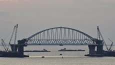 Железнодорожная арка строящегося моста через Керченский пролив, поднятая до проектной высоты. 29 августа 2017 Железнодорожная арка строящегося моста через Керченский пролив, поднятая до проектной высоты. 29 августа 2017