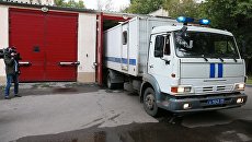 Полицейский автомобиль у Дорогомиловского суда города Москвы, где проходят слушания по делу бывшего заместителя министра культуры РФ Григория Пирумова. Архивное фото Полицейский автомобиль у Дорогомиловского суда города Москвы, где проходят слушания по делу бывшего заместителя министра культуры РФ Григория Пирумова. Архивное фото