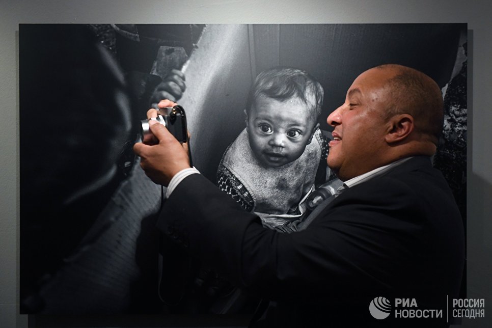 На выставке работ финалистов Международного конкурса фотожурналистики имени Андрея Стенина в Центре фотографии имени братьев Люмьер в Москве На выставке работ финалистов Международного конкурса фотожурналистики имени Андрея Стенина в Центре фотографии имени братьев Люмьер в Москве