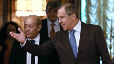 Министр иностранных дел России Сергей Лавров и министр иностранных дел Франции Жан-Ив Ле Дриан во время встречи. 8 сентября 2017 Министр иностранных дел России Сергей Лавров и министр иностранных дел Франции Жан-Ив Ле Дриан во время встречи. 8 сентября 2017