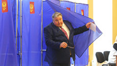 Временно исполняющий обязанности главы Республики Мордовия Владимир Волков в единый день голосования на избирательном участке в Краснодаре. 10 сентября 2017 Временно исполняющий обязанности главы Республики Мордовия Владимир Волков в единый день голосования на избирательном участке в Краснодаре. 10 сентября 2017